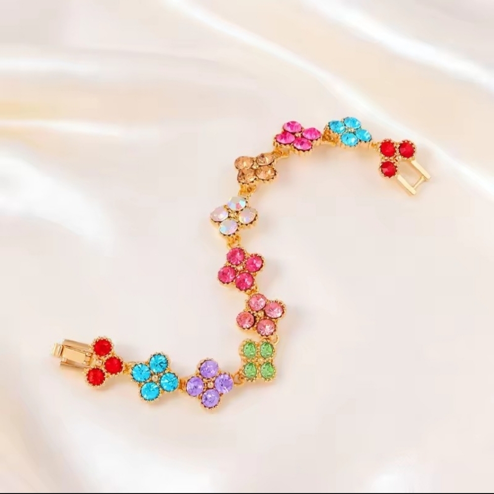 Alloy Four-Leaf Flower Bracelet Inlaid Colorful Rhinestones Women Fashion Clover